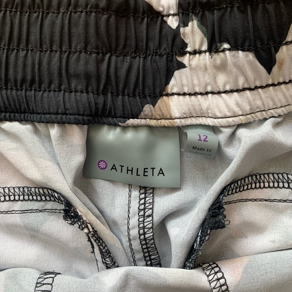 🌸ATHLETA PAPER FLOWERS PRINTED HUDSON SHORTIE-12🌸 - Picture 10 of 12